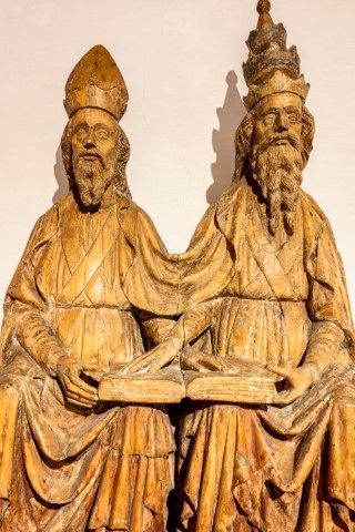Thronender Papst und thronender Bischof aus Holz geschnitzt - 15. Jahrhundert